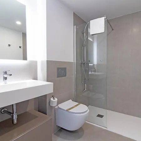 Global Properties, Con Vistas Al Mar, 2 Terrazas Y Piscina En Apartment