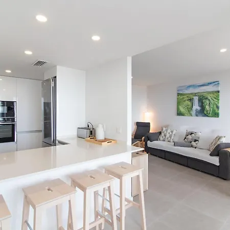 Global Properties, Con Vistas Al Mar, 2 Terrazas Y Piscina En Apartman *
